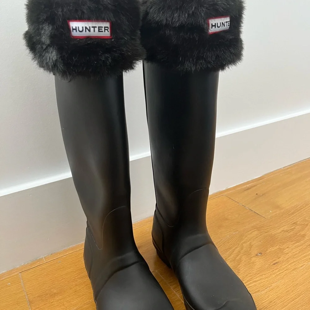 Hunter Boots Matte Dark Blue Zip Up + Fleece Socks - Picture 5 of 6